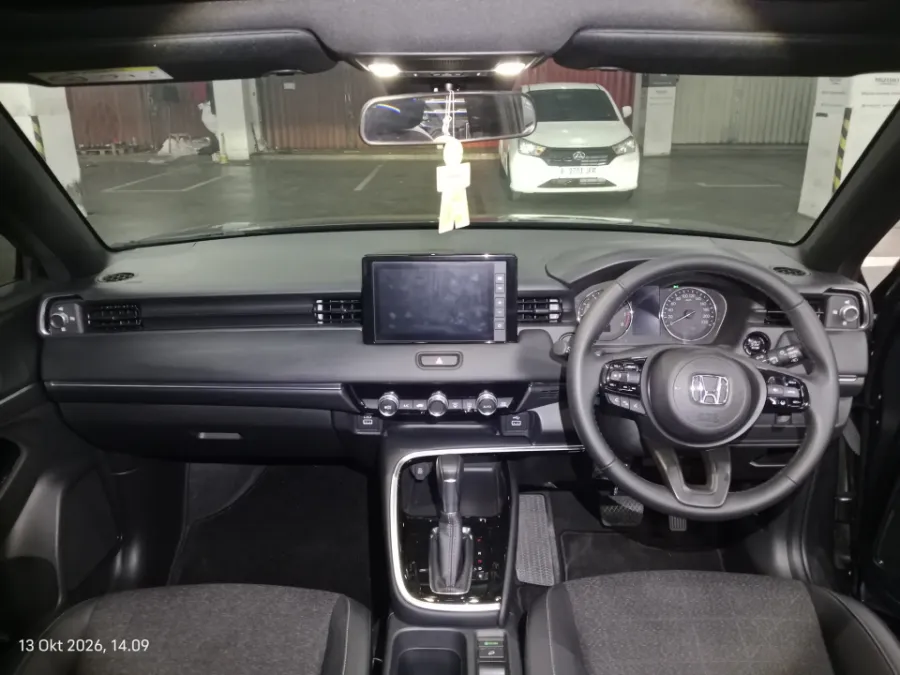 Foto Mobil Bekas Dashboard Honda HR-V 1.5 SE tahun 2024