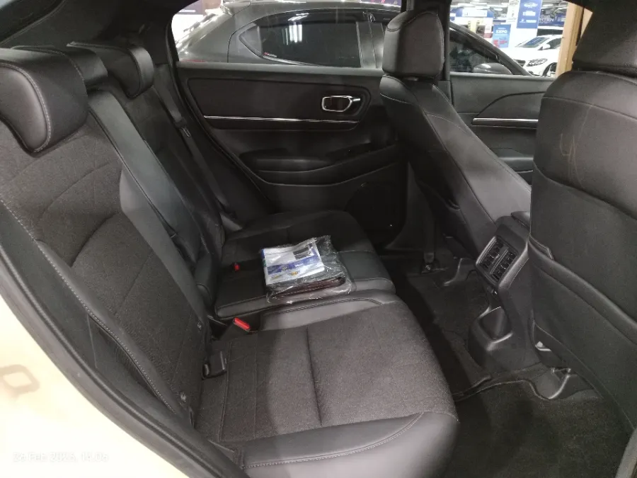 Foto Mobil Bekas Kabin Belakang Honda HR-V 1.5 SE tahun 2024