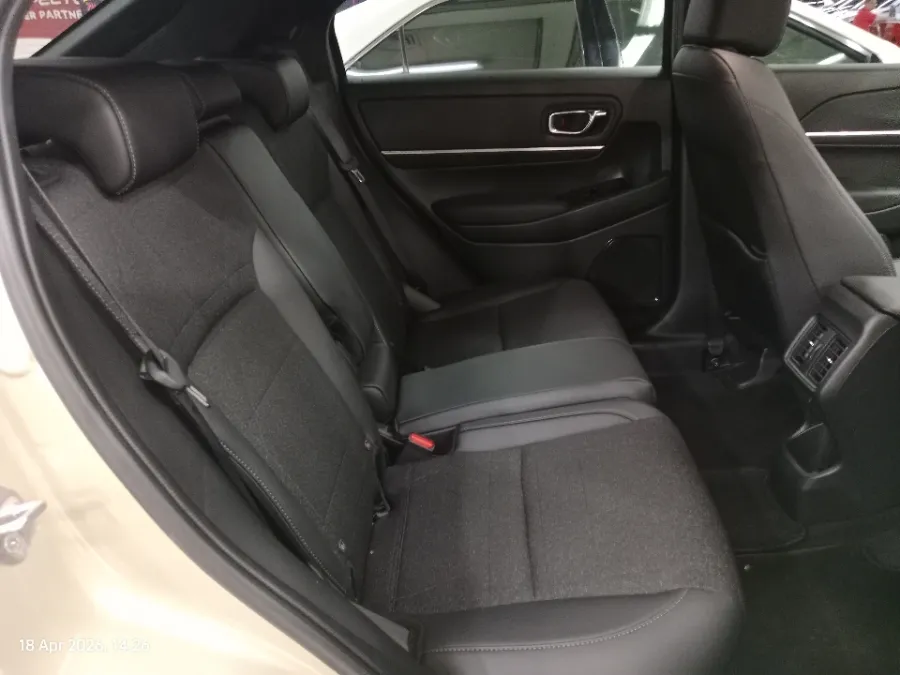 Foto Mobil Bekas Kabin Belakang Honda HR-V 1.5 SE tahun 2024