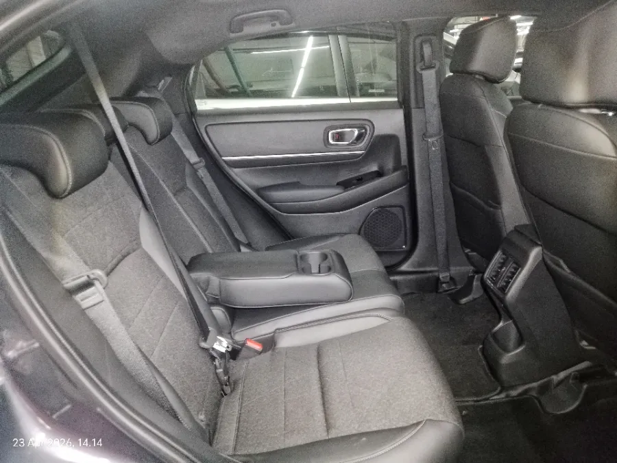 Foto Mobil Bekas Kabin Belakang Honda HR-V 1.5 SE tahun 2024