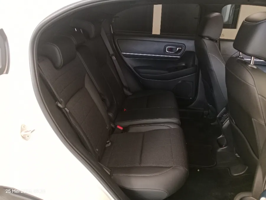 Foto Mobil Bekas Kabin Belakang Honda HR-V 1.5 SE tahun 2024