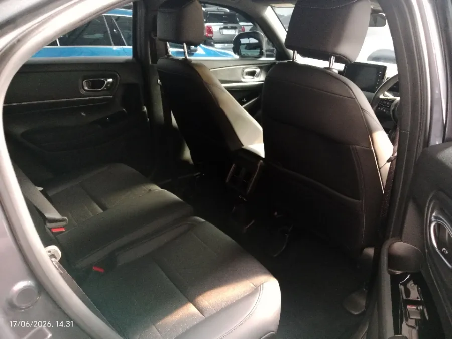 Foto Mobil Bekas Kabin Belakang Honda HR-V 1.5 SE tahun 2024