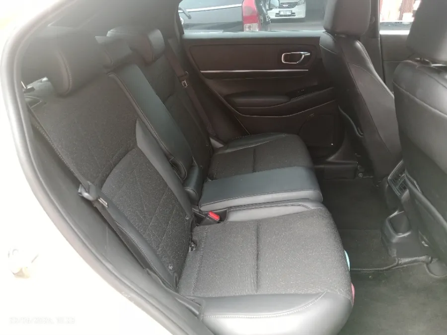 Foto Mobil Bekas Kabin Belakang Honda HR-V 1.5 SE tahun 2024