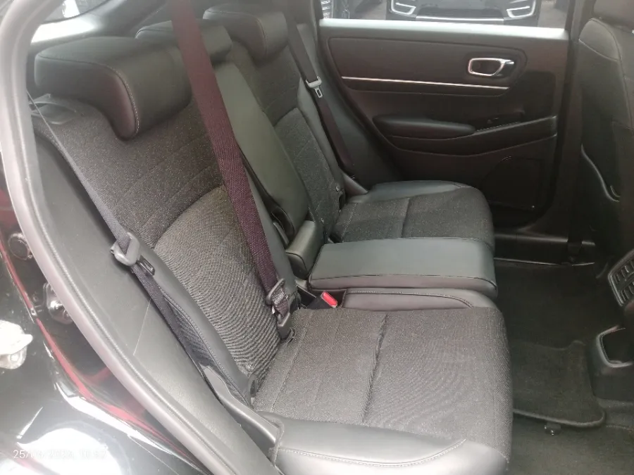 Foto Mobil Bekas Kabin Belakang Honda HR-V 1.5 SE tahun 2024