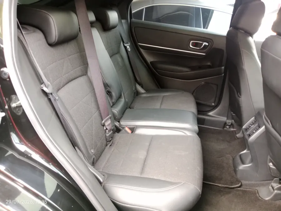 Foto Mobil Bekas Kabin Belakang Honda HR-V 1.5 SE tahun 2024