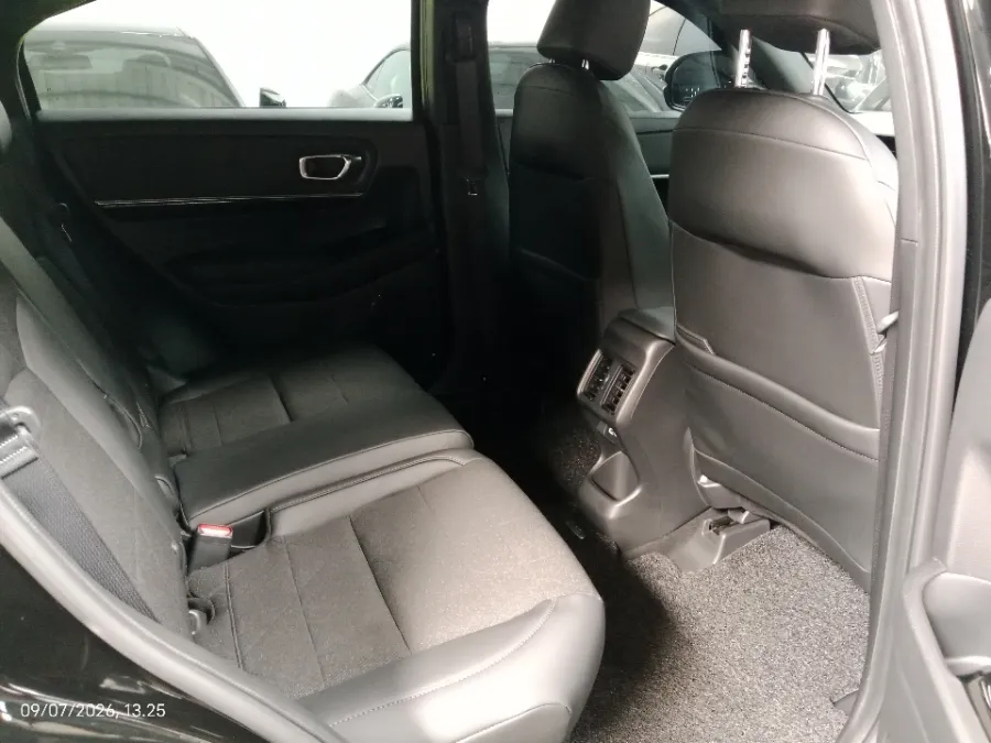 Foto Mobil Bekas Kabin Belakang Honda HR-V 1.5 SE tahun 2024