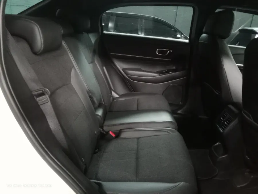 Foto Mobil Bekas Kabin Belakang Honda HR-V 1.5 SE tahun 2024