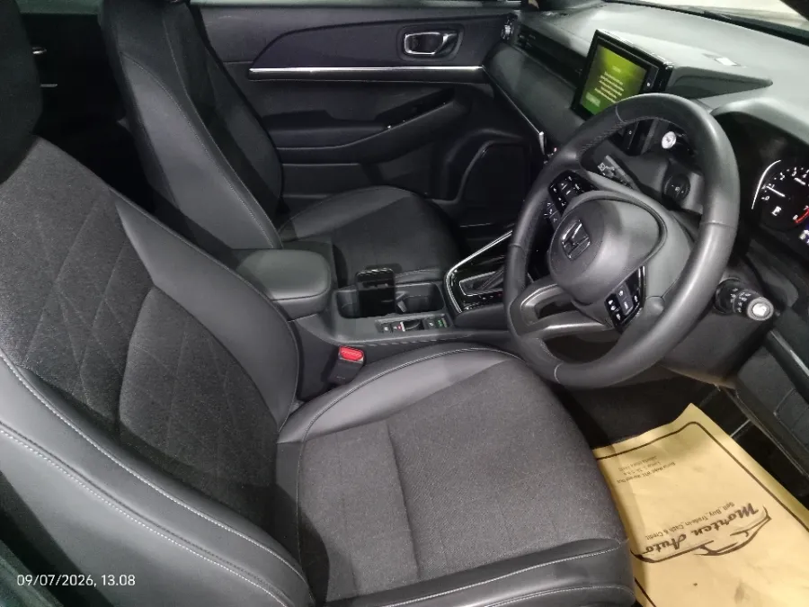Foto Mobil Bekas Kabin Depan Honda HR-V 1.5 SE tahun 2024