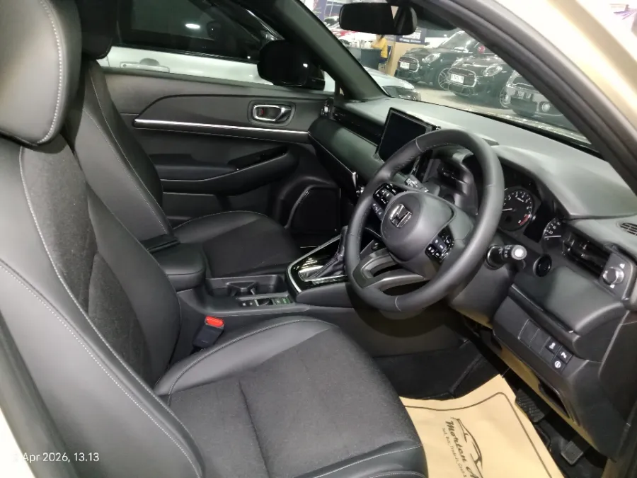 Foto Mobil Bekas Kabin Depan Honda HR-V 1.5 SE tahun 2024