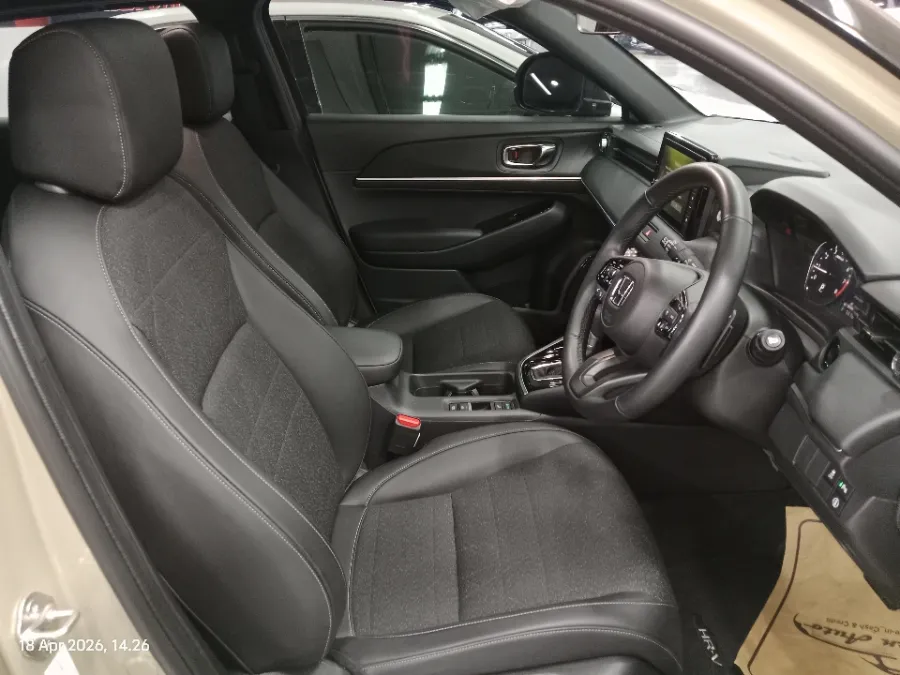 Foto Mobil Bekas Kabin Depan Honda HR-V 1.5 SE tahun 2024