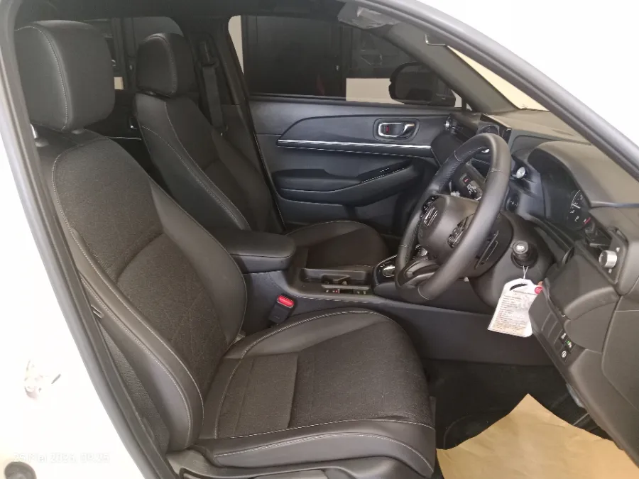 Foto Mobil Bekas Kabin Depan Honda HR-V 1.5 SE tahun 2024