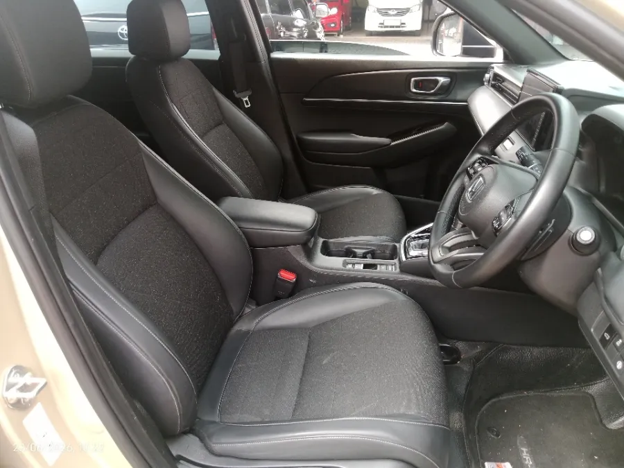 Foto Mobil Bekas Kabin Depan Honda HR-V 1.5 SE tahun 2024