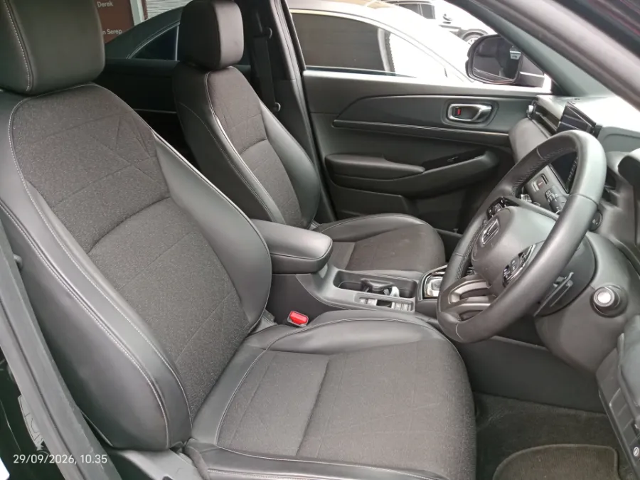 Foto Mobil Bekas Kabin Depan Honda HR-V 1.5 SE tahun 2024