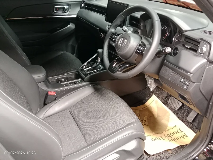 Foto Mobil Bekas Kabin Depan Honda HR-V 1.5 SE tahun 2024
