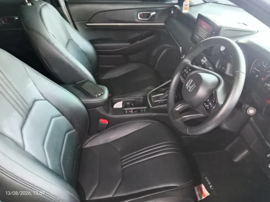 Foto Mobil Bekas Kabin Depan Honda HR-V 1.5 SE tahun 2024