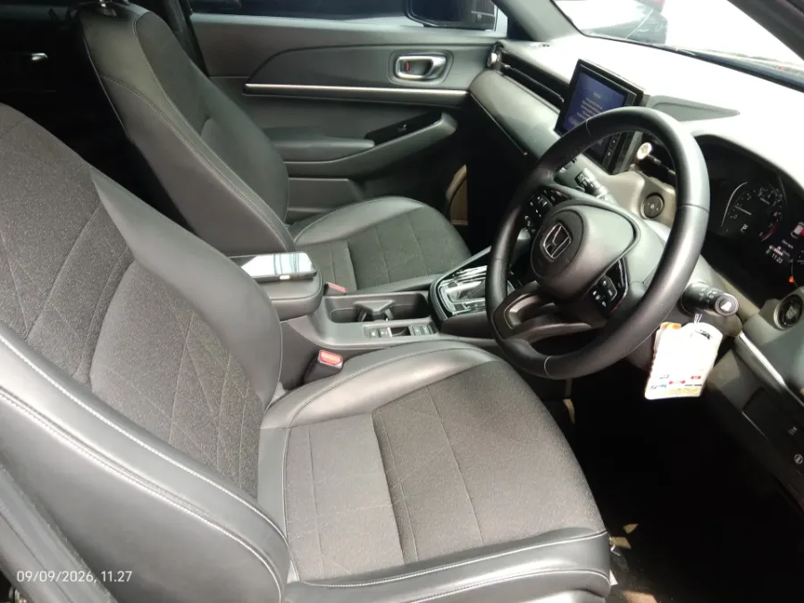 Foto Mobil Bekas Kabin Depan Honda HR-V 1.5 SE tahun 2024