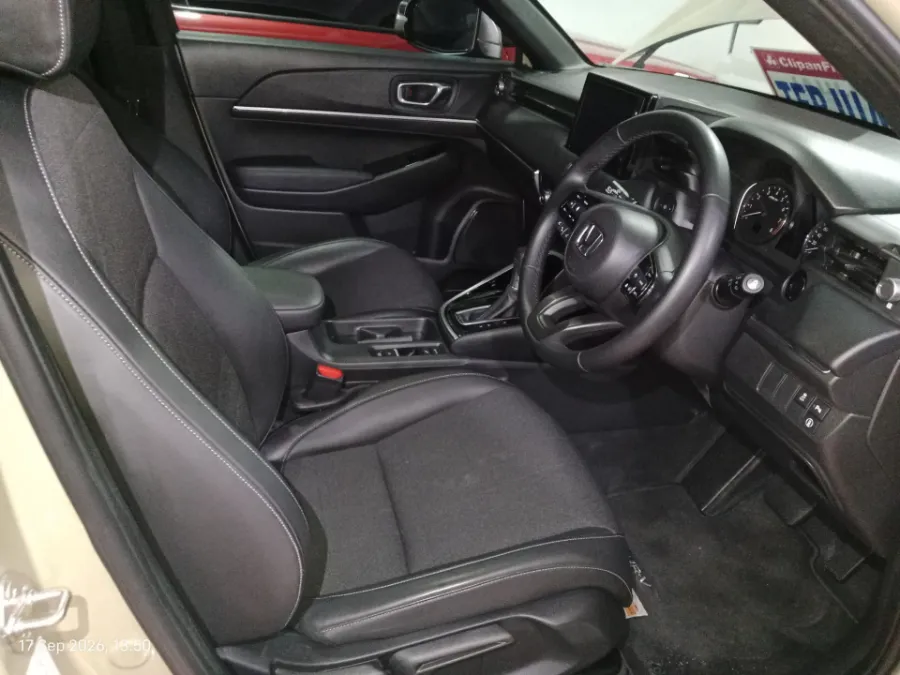 Foto Mobil Bekas Kabin Depan Honda HR-V 1.5 SE tahun 2024