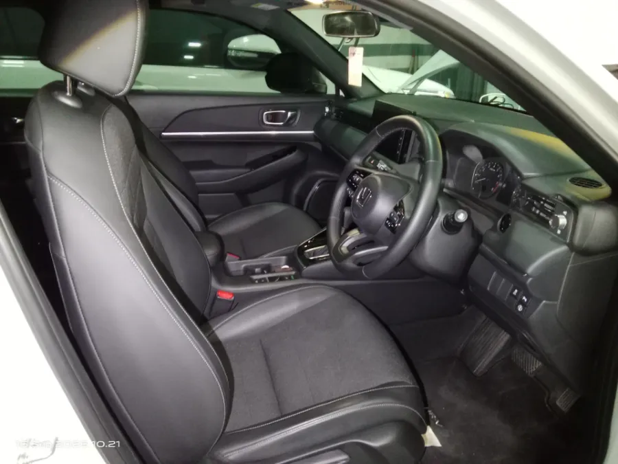Foto Mobil Bekas Kabin Depan Honda HR-V 1.5 SE tahun 2024