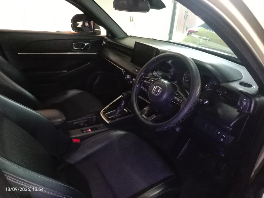 Foto Mobil Bekas Kabin Depan Honda HR-V 1.5 SE tahun 2024