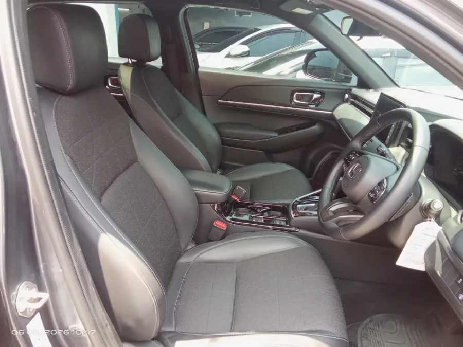 Foto Mobil Bekas Kabin Depan Honda HR-V 1.5 SE tahun 2024