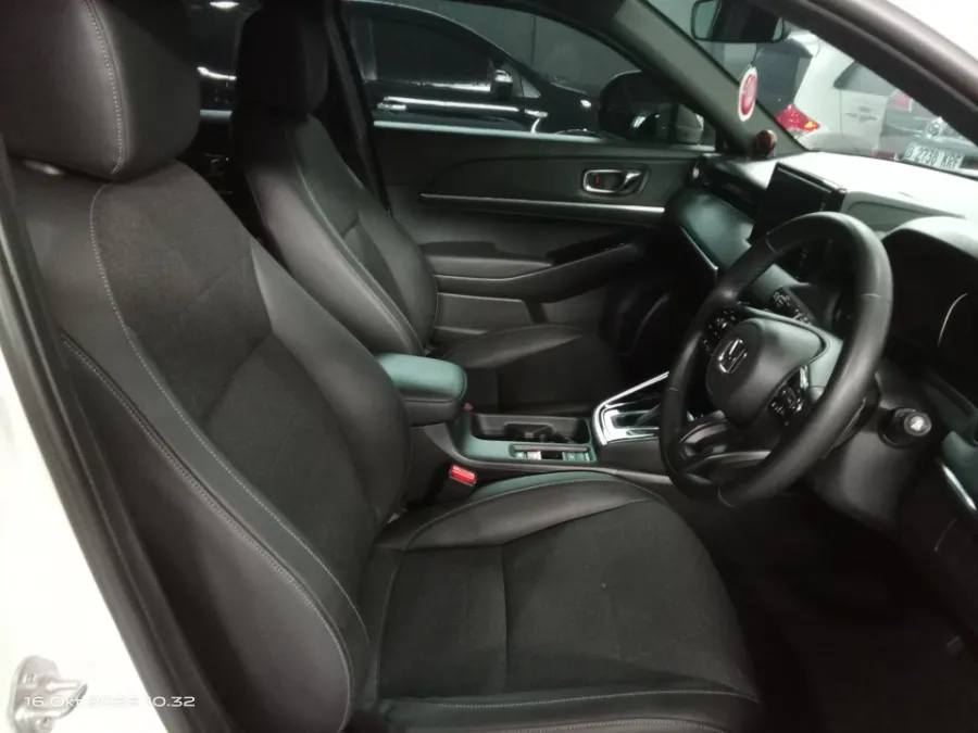 Foto Mobil Bekas Kabin Depan Honda HR-V 1.5 SE tahun 2024