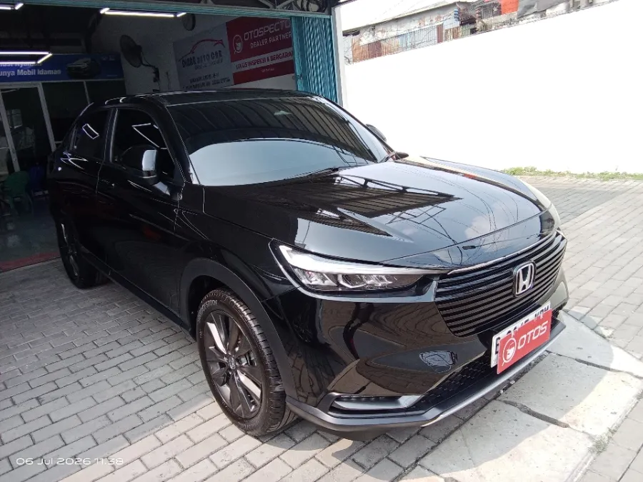 Foto Mobil Bekas Kanan Depan Honda HR-V 1.5 SE tahun 2024