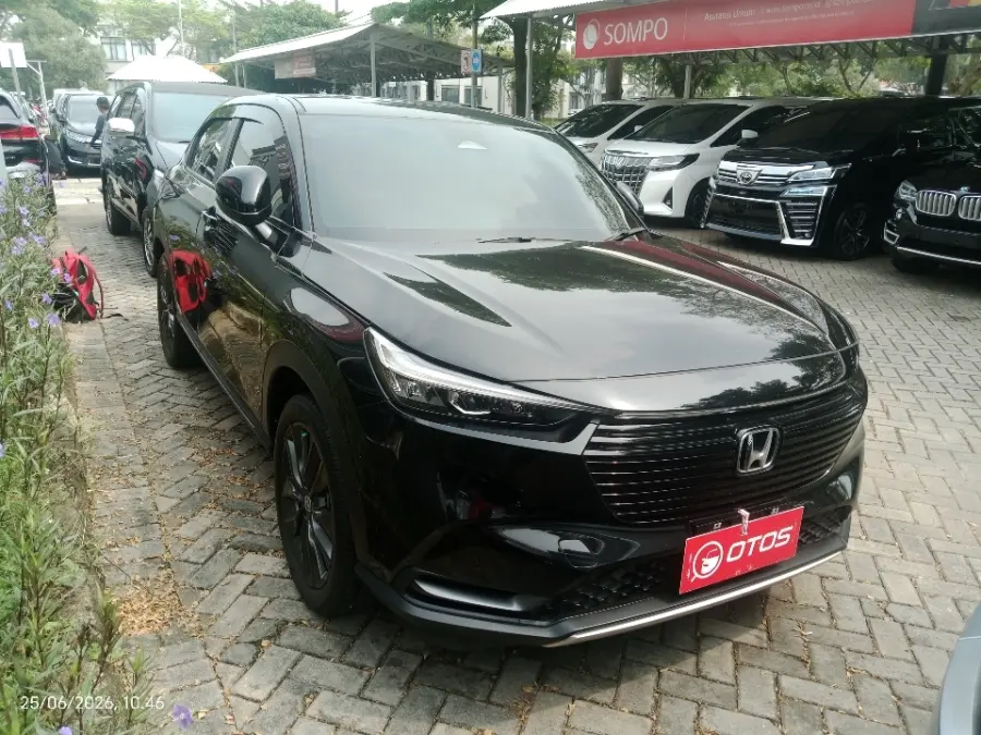 Foto Mobil Bekas Kanan Depan Honda HR-V 1.5 SE tahun 2024