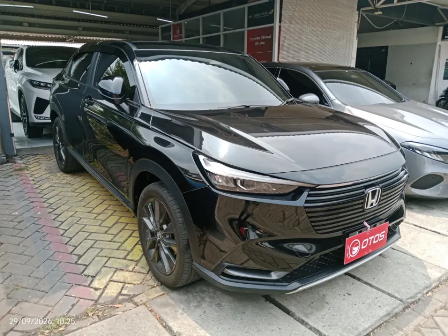 Foto Mobil Bekas Kanan Depan Honda HR-V 1.5 SE tahun 2024
