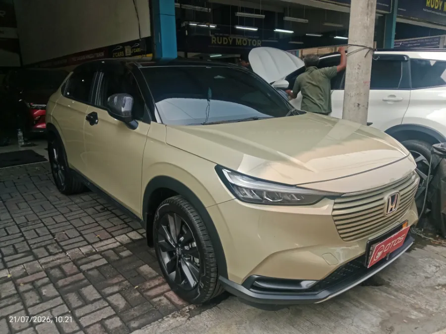 Foto Mobil Bekas Kanan Depan Honda HR-V 1.5 SE tahun 2024