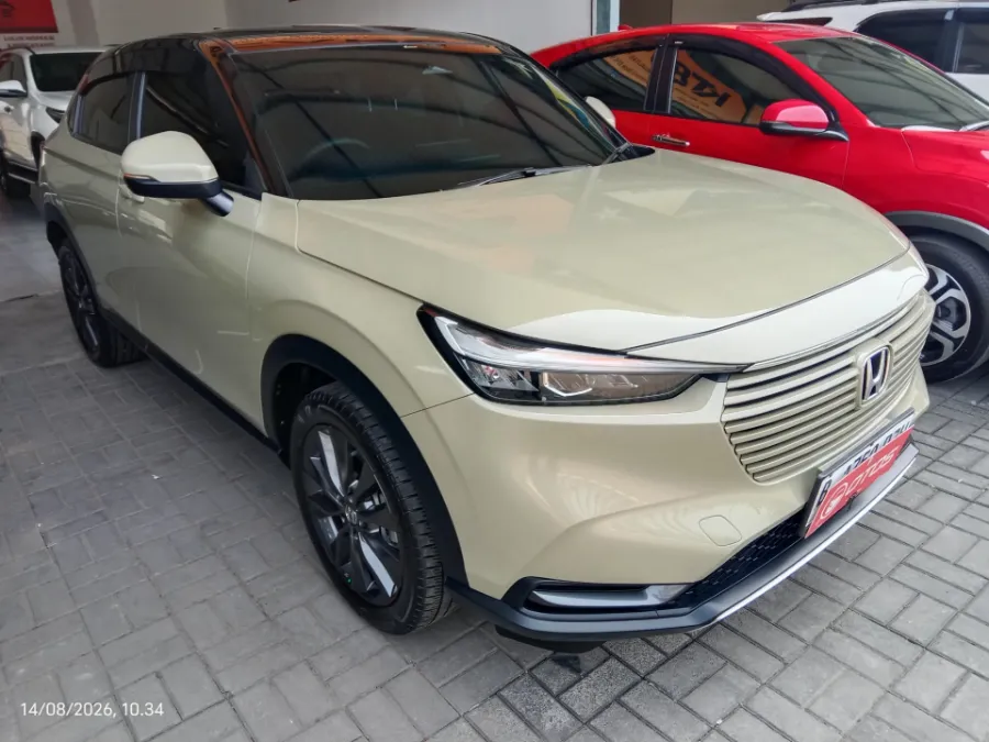 Foto Mobil Bekas Kanan Depan Honda HR-V 1.5 SE tahun 2024