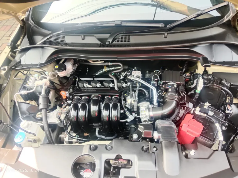 Foto Mobil Bekas Mesin Honda HR-V 1.5 SE tahun 2024