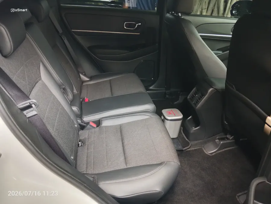 Foto Mobil Bekas Kabin Belakang Honda HR-V 1.5 SE tahun 2025