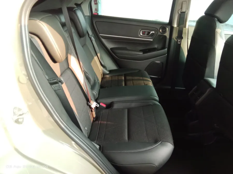 Foto Mobil Bekas Kabin Belakang Honda HR-V 1.5 SE tahun 2025