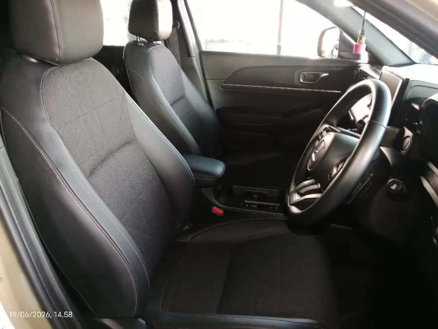 Foto Mobil Bekas Kabin Depan Honda HR-V 1.5 SE tahun 2025