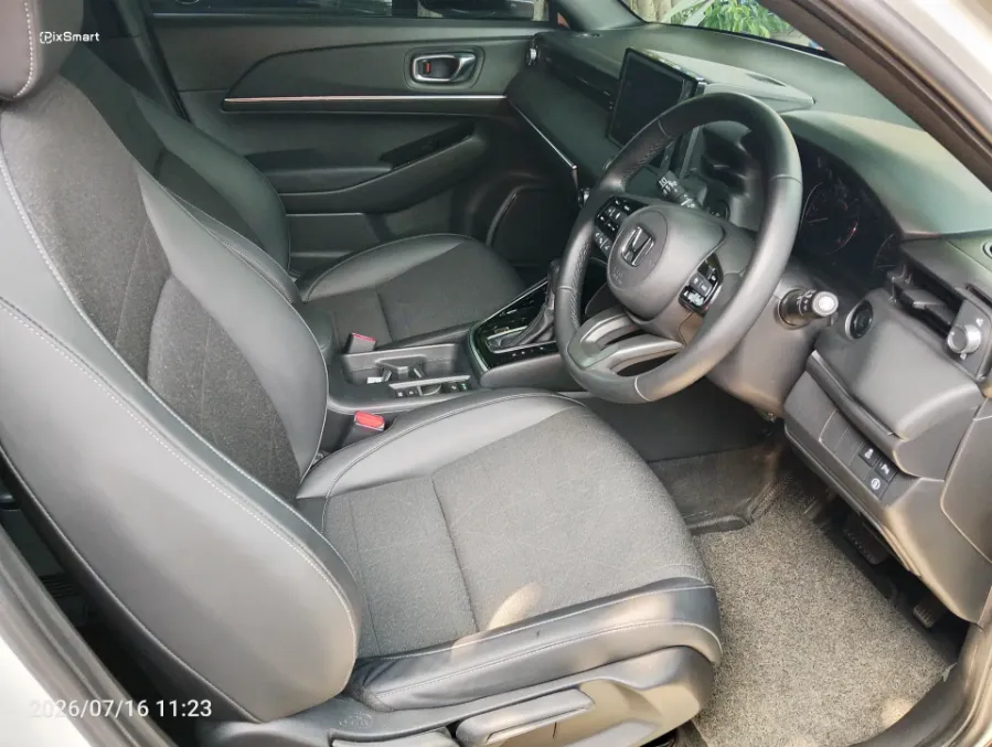 Foto Mobil Bekas Kabin Depan Honda HR-V 1.5 SE tahun 2025