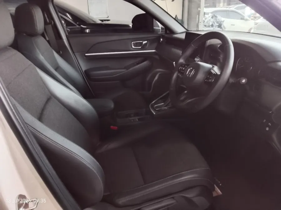 Foto Mobil Bekas Kabin Depan Honda HR-V 1.5 SE tahun 2025