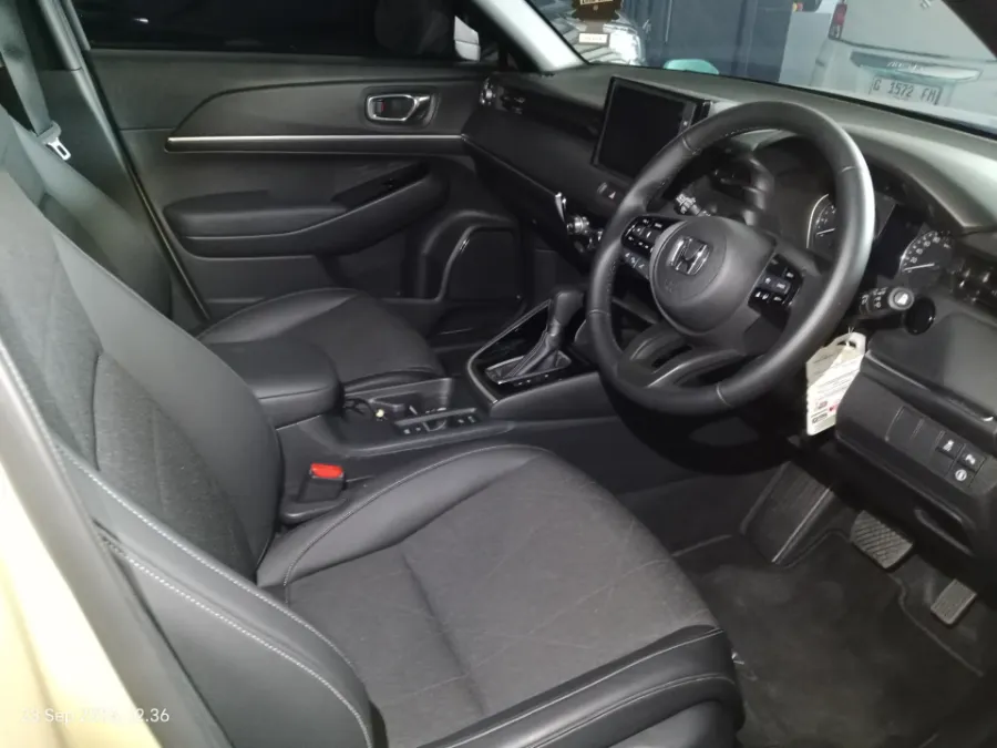Foto Mobil Bekas Kabin Depan Honda HR-V 1.5 SE tahun 2025