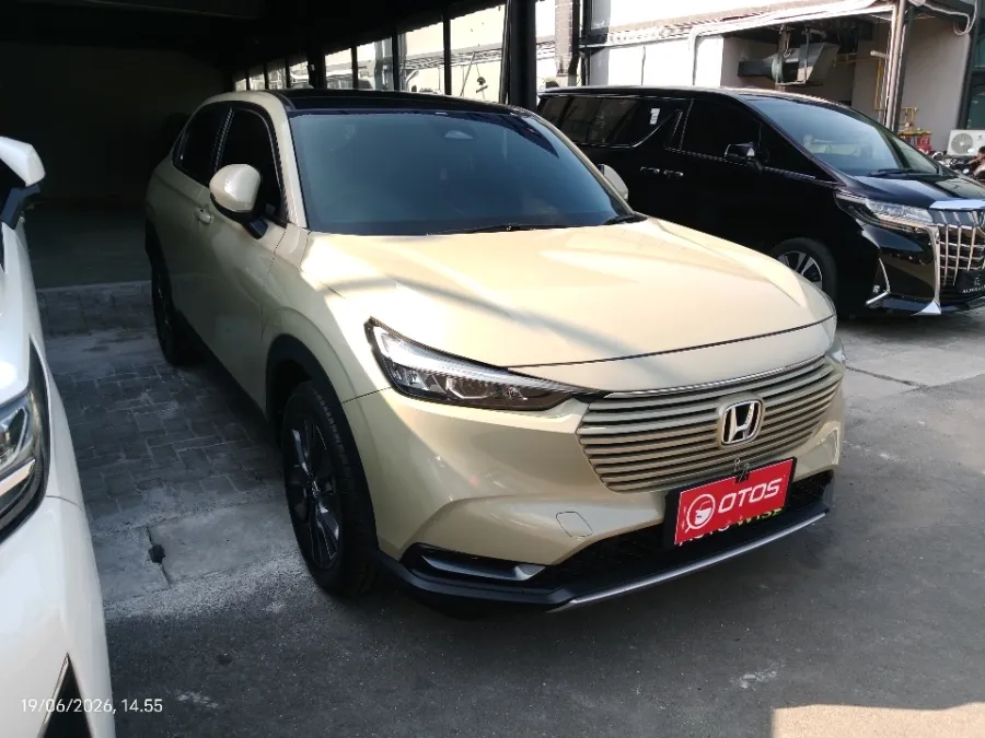 Foto Mobil Bekas Kanan Depan Honda HR-V 1.5 SE tahun 2025