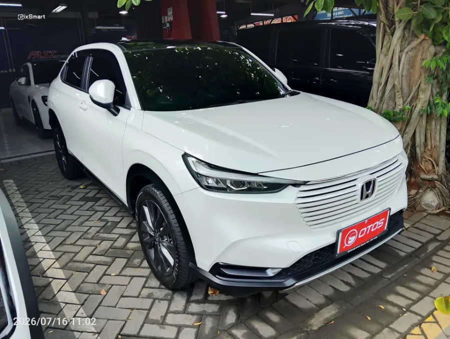 Foto Mobil Bekas Kanan Depan Honda HR-V 1.5 SE tahun 2025
