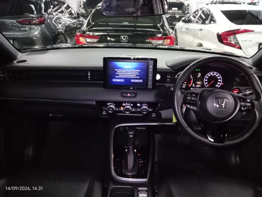 Foto Mobil Bekas Dashboard Honda HR-V 1.5 Turbo RS tahun 2022