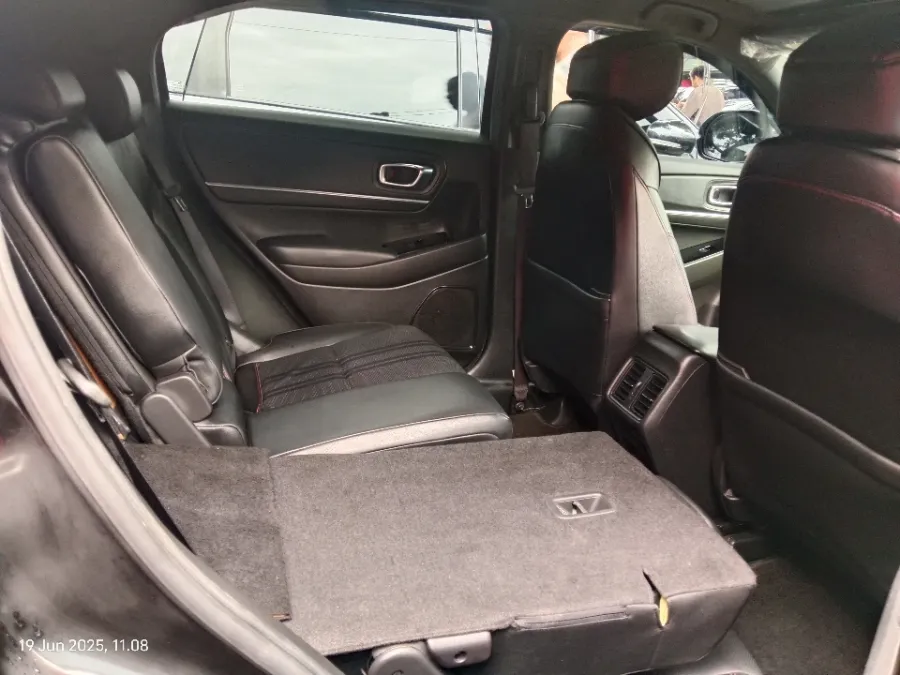 Foto Mobil Bekas Kabin Belakang Honda HR-V 1.5 Turbo RS tahun 2022