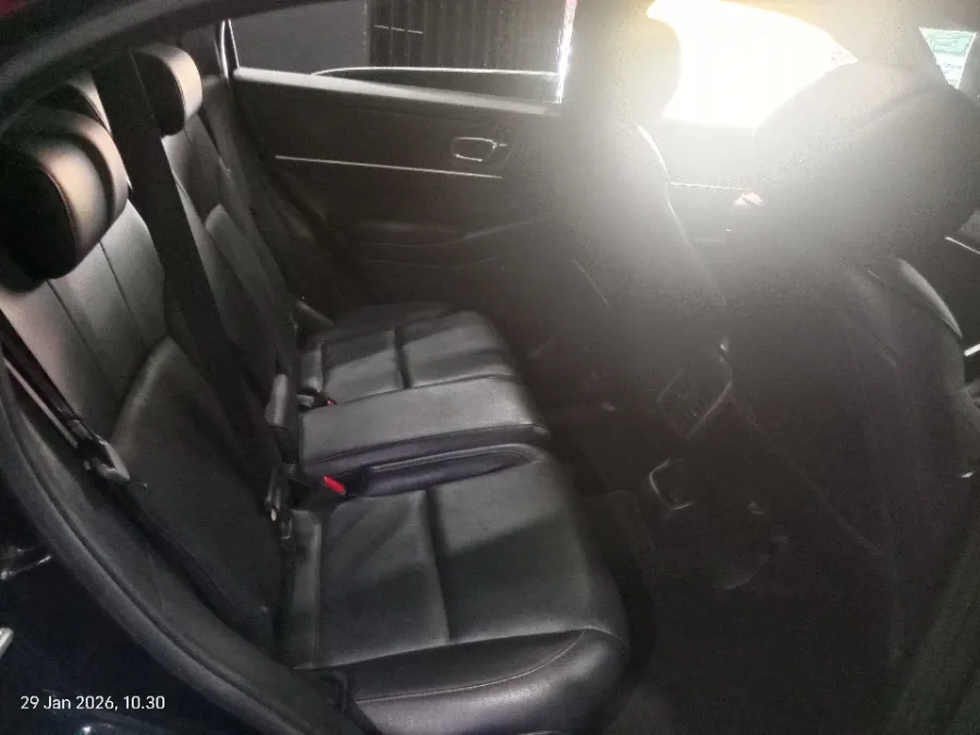 Foto Mobil Bekas Kabin Belakang Honda HR-V 1.5 Turbo RS tahun 2022