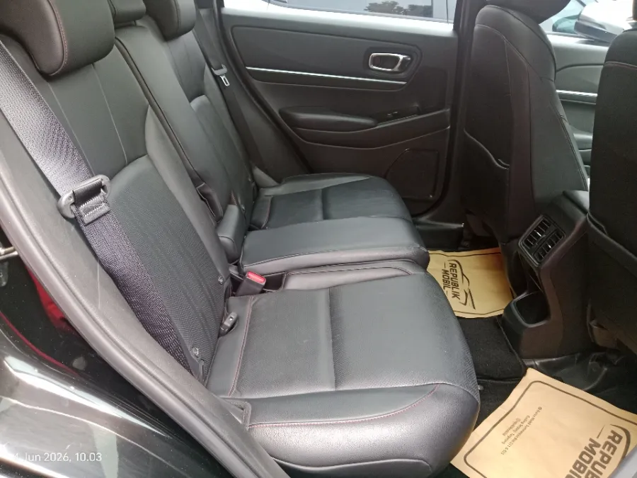 Foto Mobil Bekas Kabin Belakang Honda HR-V 1.5 Turbo RS tahun 2022
