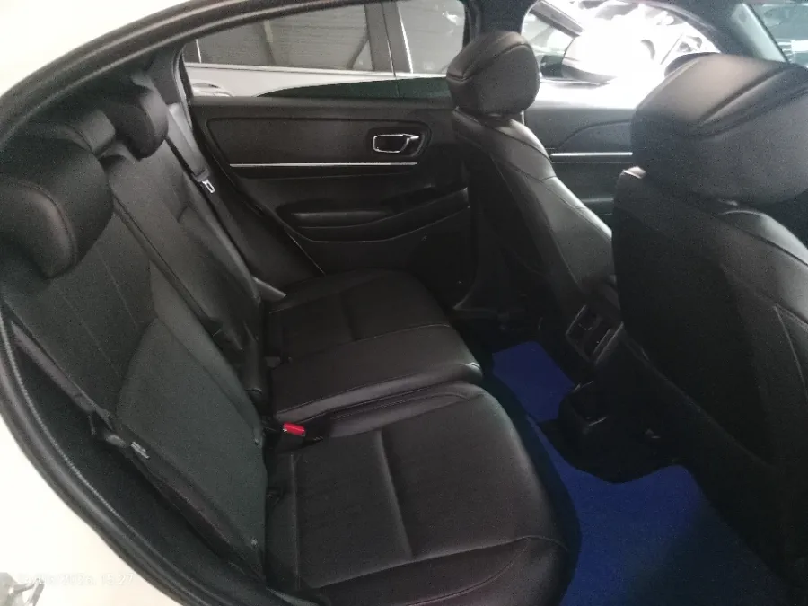 Foto Mobil Bekas Kabin Belakang Honda HR-V 1.5 Turbo RS tahun 2022