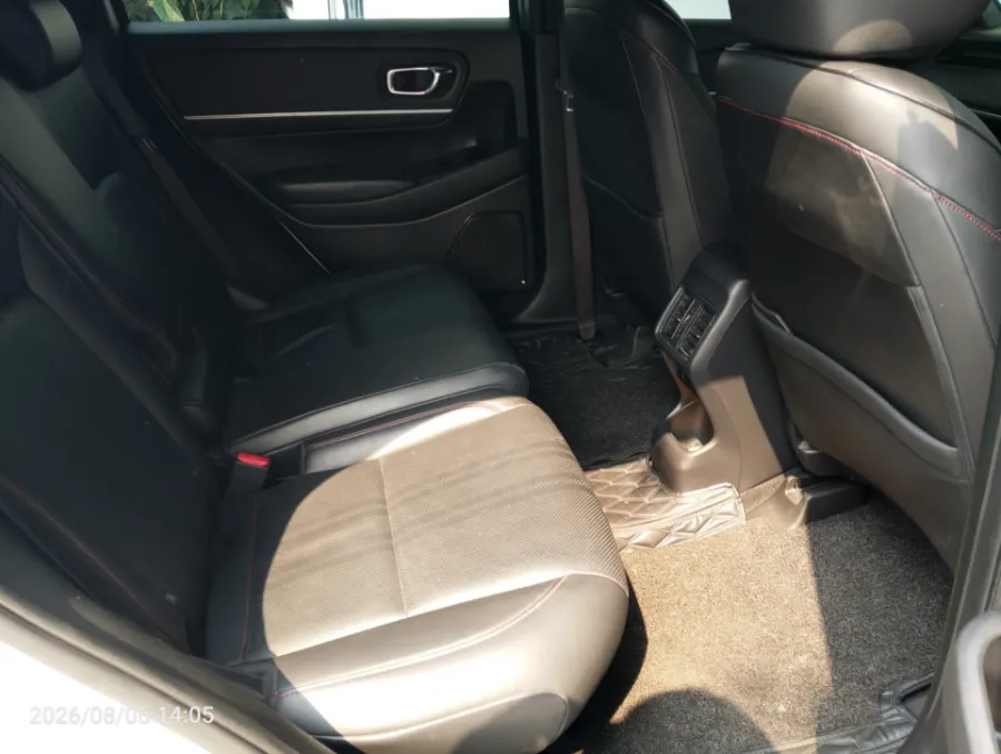 Foto Mobil Bekas Kabin Belakang Honda HR-V 1.5 Turbo RS tahun 2022