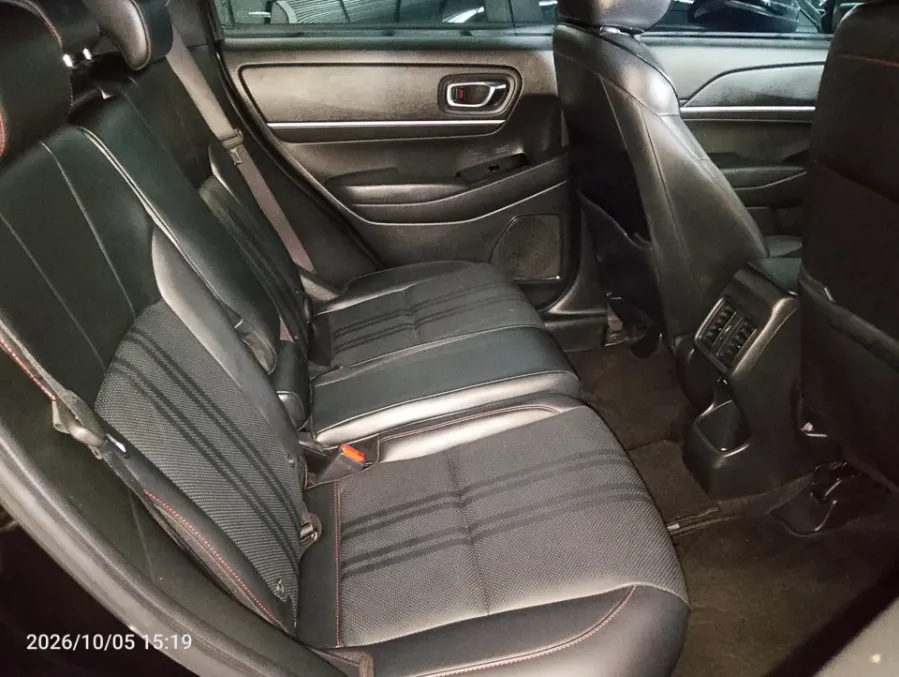 Foto Mobil Bekas Kabin Belakang Honda HR-V 1.5 Turbo RS tahun 2022
