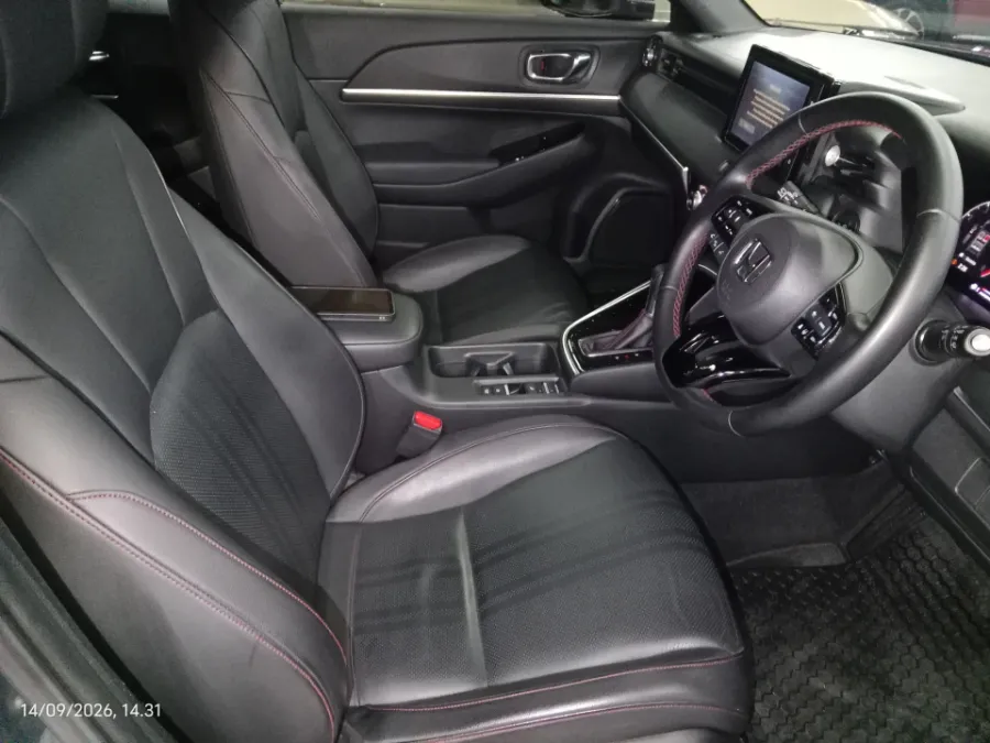 Foto Mobil Bekas Kabin Depan Honda HR-V 1.5 Turbo RS tahun 2022