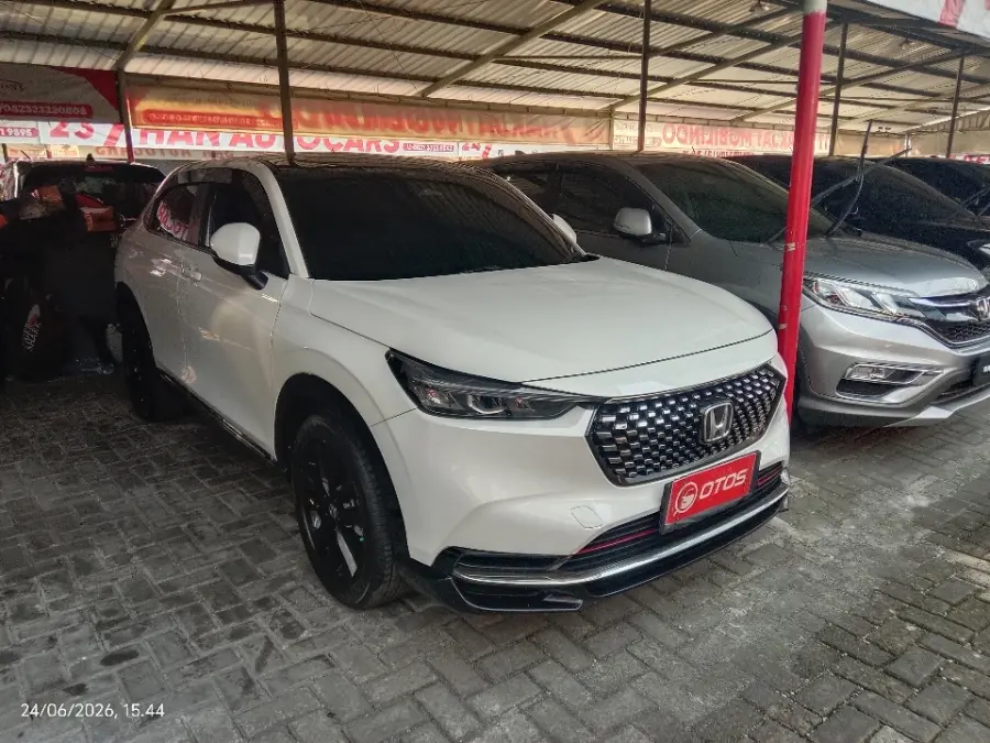 Foto Mobil Bekas Kanan Depan Honda HR-V 1.5 Turbo RS tahun 2022