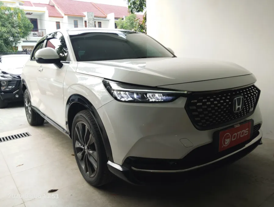 Foto Mobil Bekas Kanan Depan Honda HR-V 1.5 Turbo RS tahun 2022
