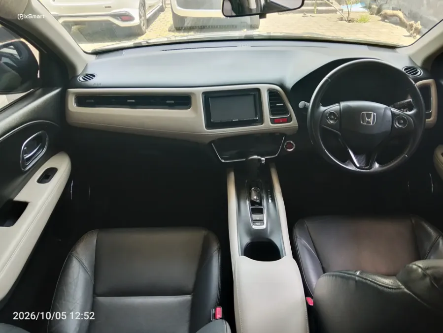 Foto Mobil Bekas Dashboard Honda HR-V 1.8 E tahun 2016